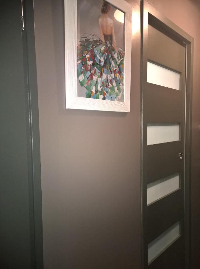 Charmant F2 Paris Expo Versailles Vanves Exterior foto
